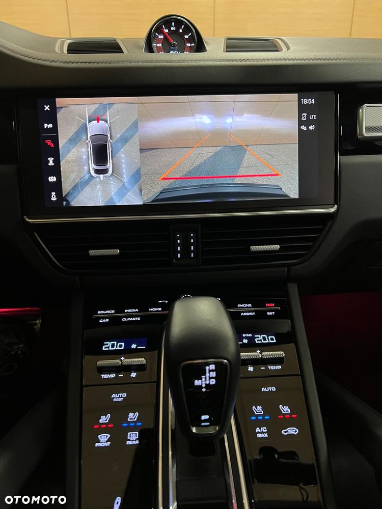 Porsche Cayenne - 22