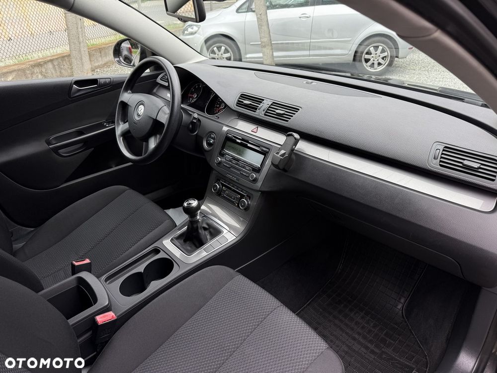 Volkswagen Passat 1.6 - 21