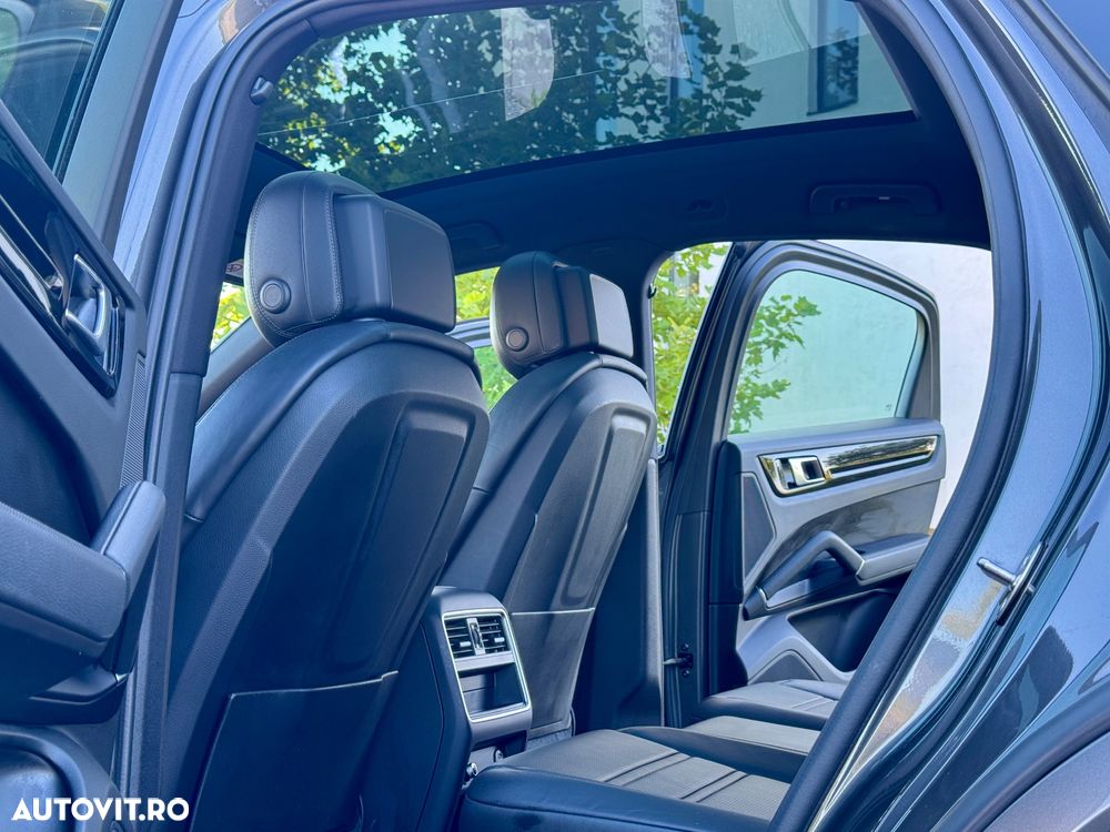Porsche Cayenne Coupe Tiptronic S Platinum Edition - 11