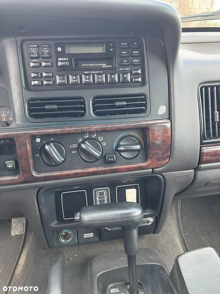 Jeep Grand Cherokee - 18