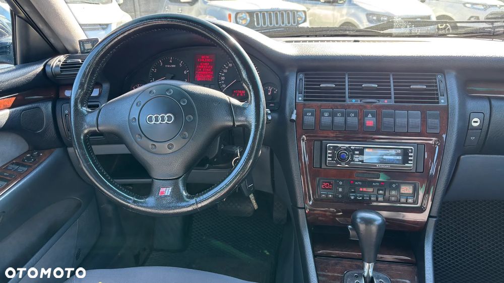 Audi A8 2.8 Tiptronic - 24