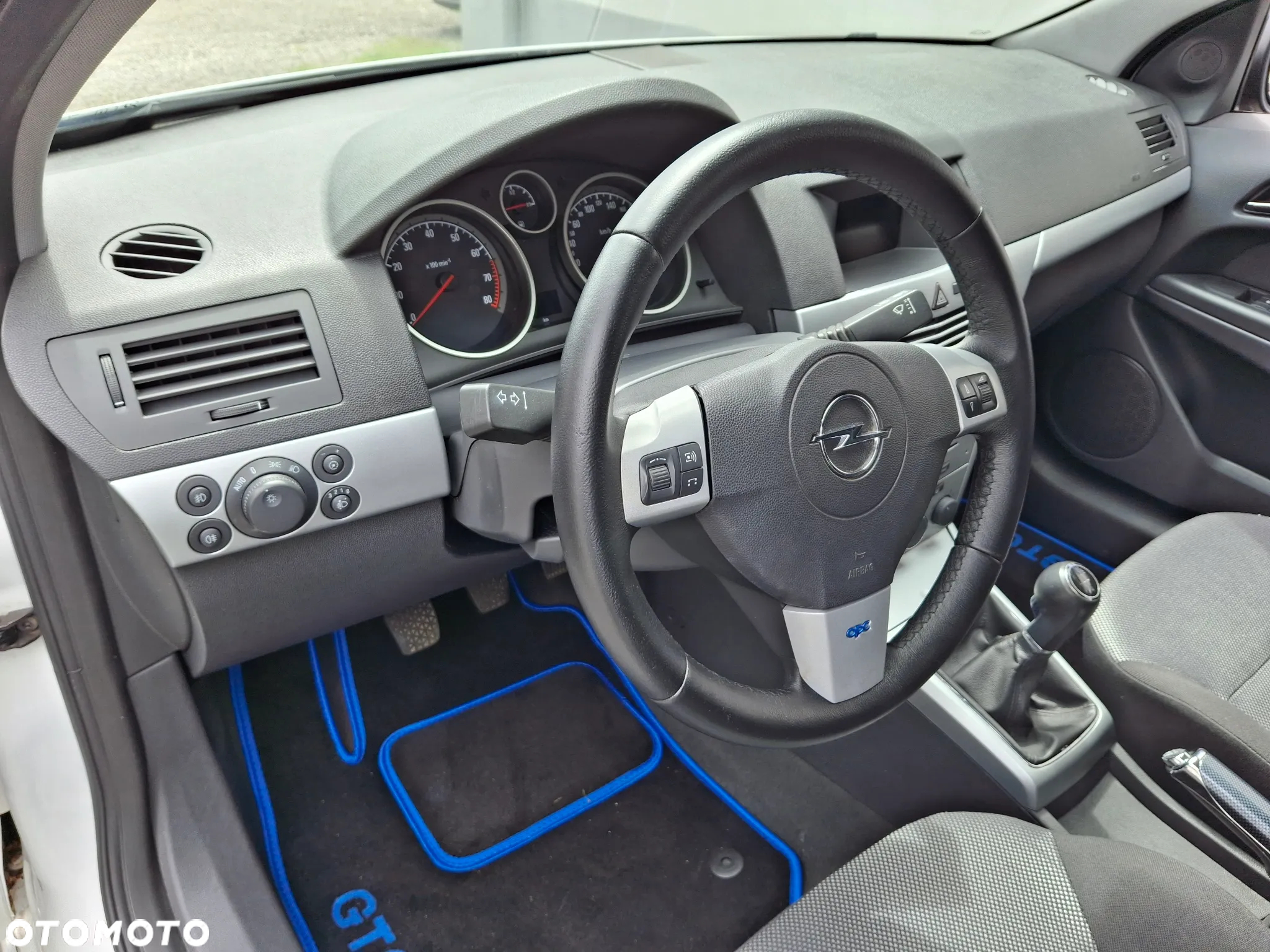 Opel Astra GTC 1.6 - 19