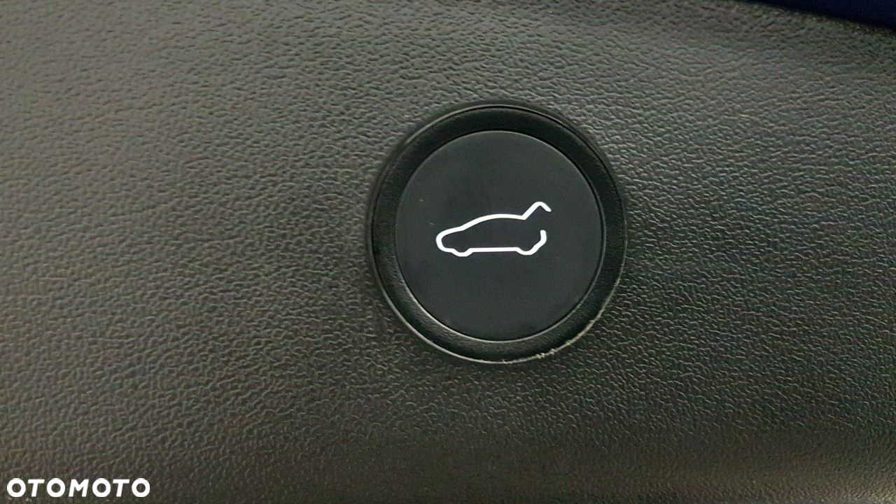 Tesla Model 3 - 25