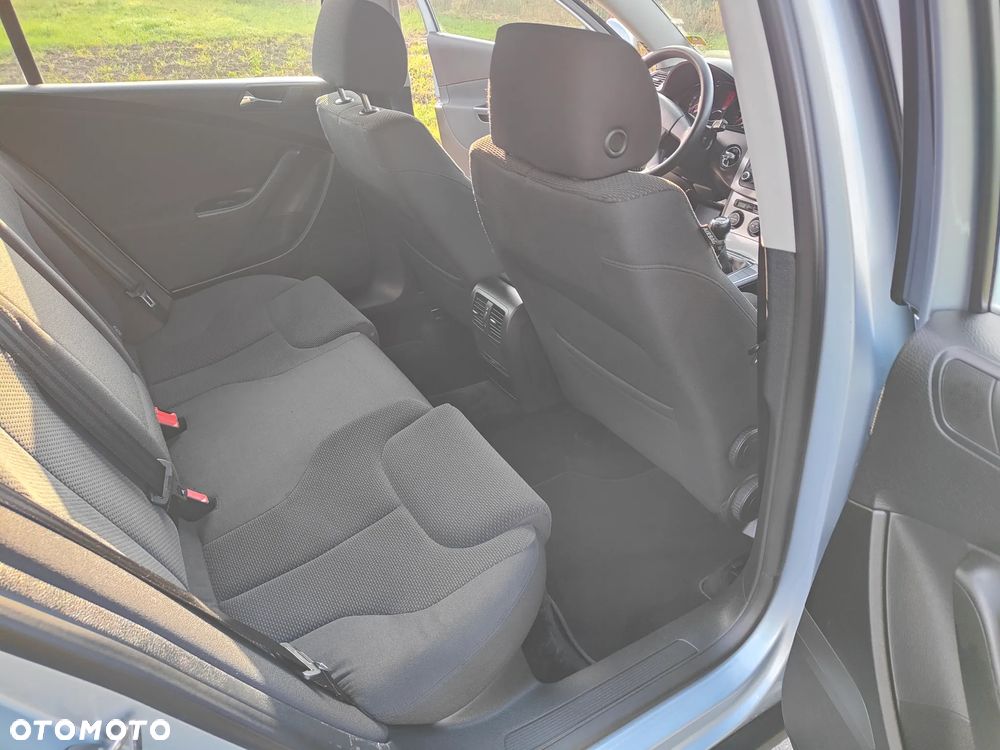 Volkswagen Passat 2.0 FSI Comfortline - 10