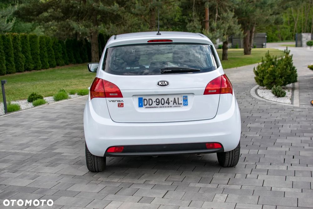 Kia Venga - 23