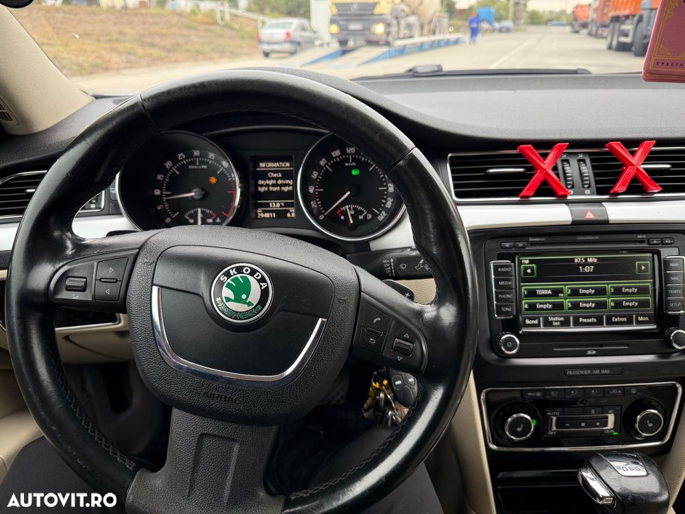 Skoda Superb 2.0 TDI DSG Ambition - 32