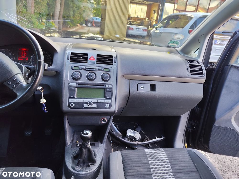 Volkswagen Touran 2.0 TDI DPF Trendline - 13