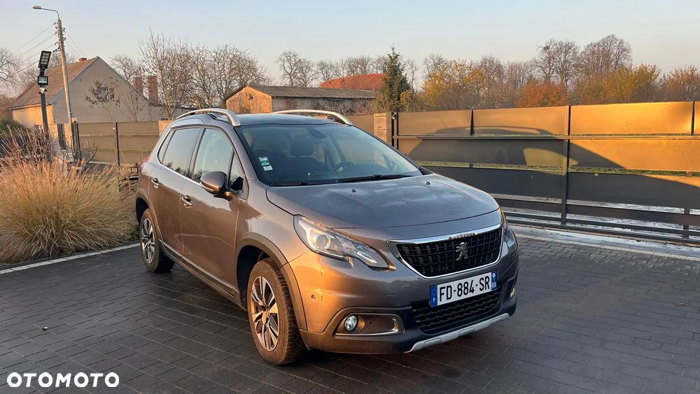 Peugeot 2008 1.6 BlueHDi Allure S&S - 17