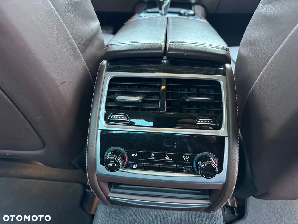 BMW Seria 7 740d xDrive - 27