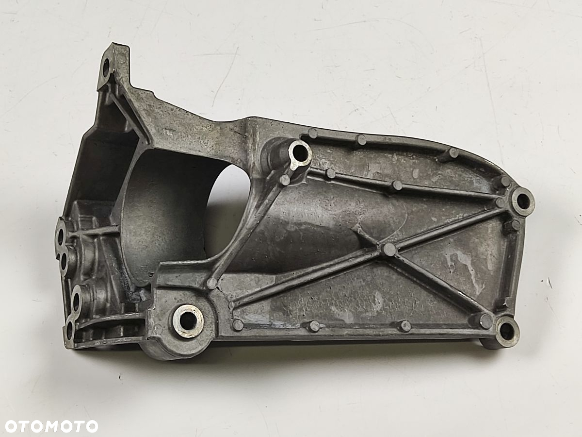 VOLVO XC40 2.0T T4 17-21r Łapa Podpora Silnika - 5