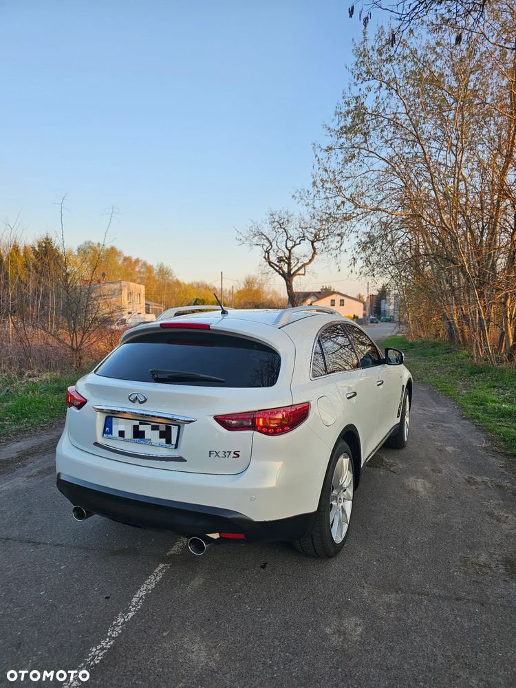 Infiniti FX - 4