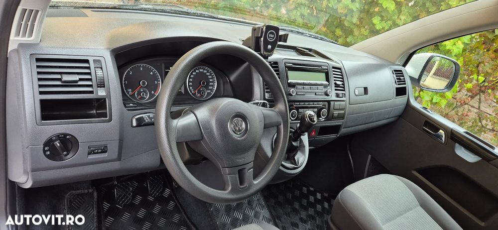 Volkswagen Caravelle - 26