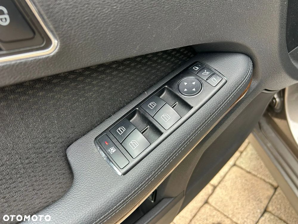 Mercedes-Benz Klasa E 200 CDI DPF BlueEFFICIENCY Automatik Elegance - 13