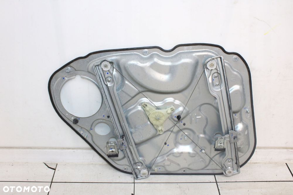 PODNOŚNIK SZYBY PRAWY PRZÓD KIA VENGA I 2009R- - 2