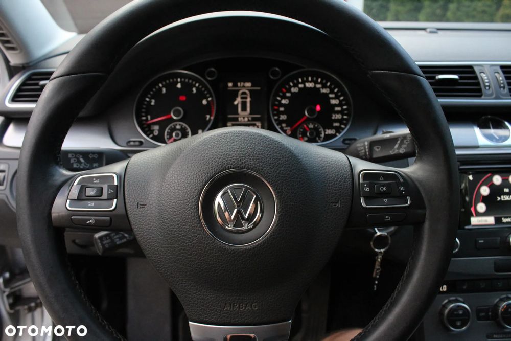 Volkswagen Passat - 14