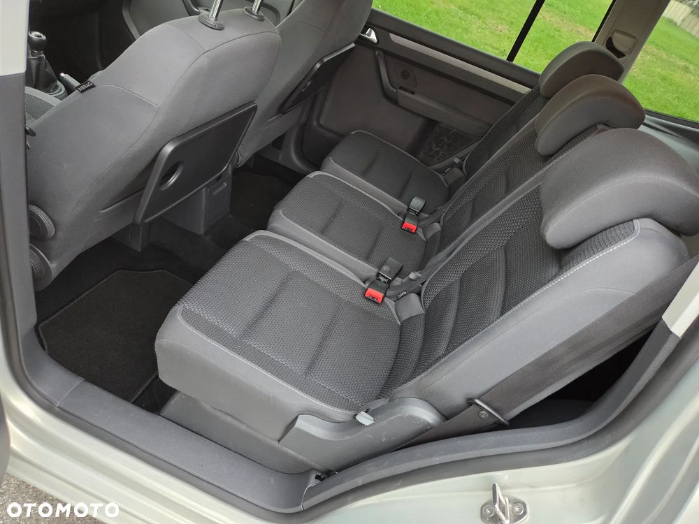 Volkswagen Touran - 24