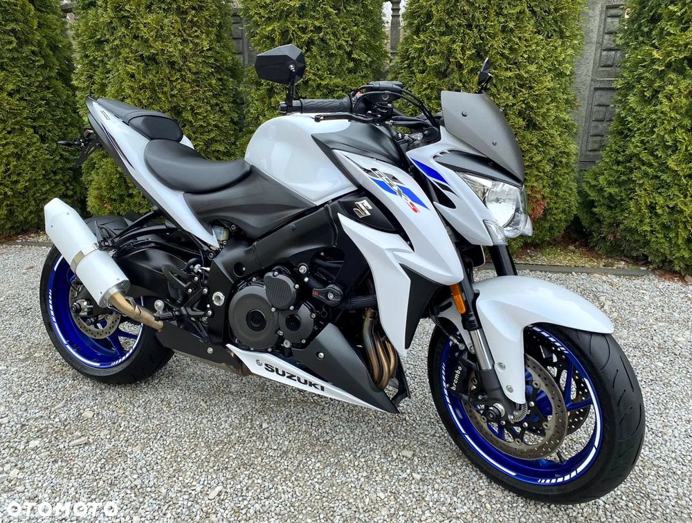 Suzuki GSX - 32