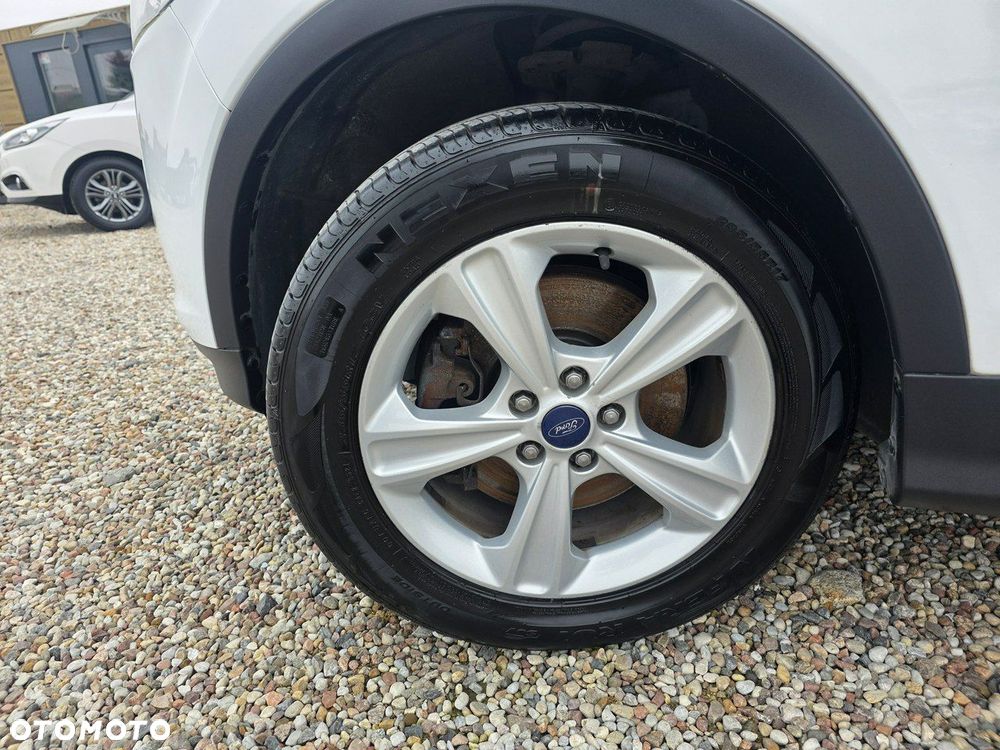 Ford Kuga 2.0 TDCi 2x4 Titanium - 12