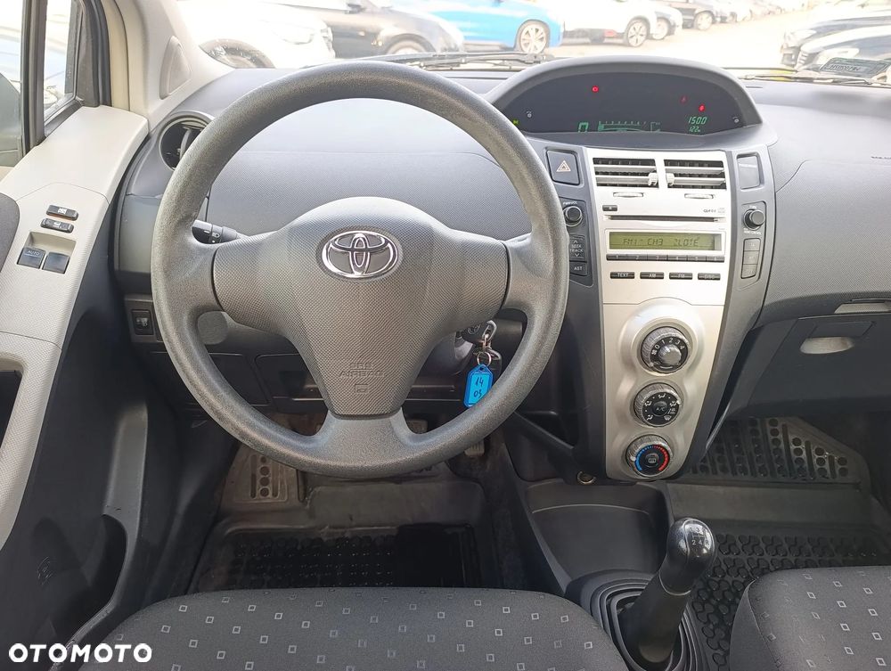 Toyota Yaris 1.3 VVT-i Luna - 6