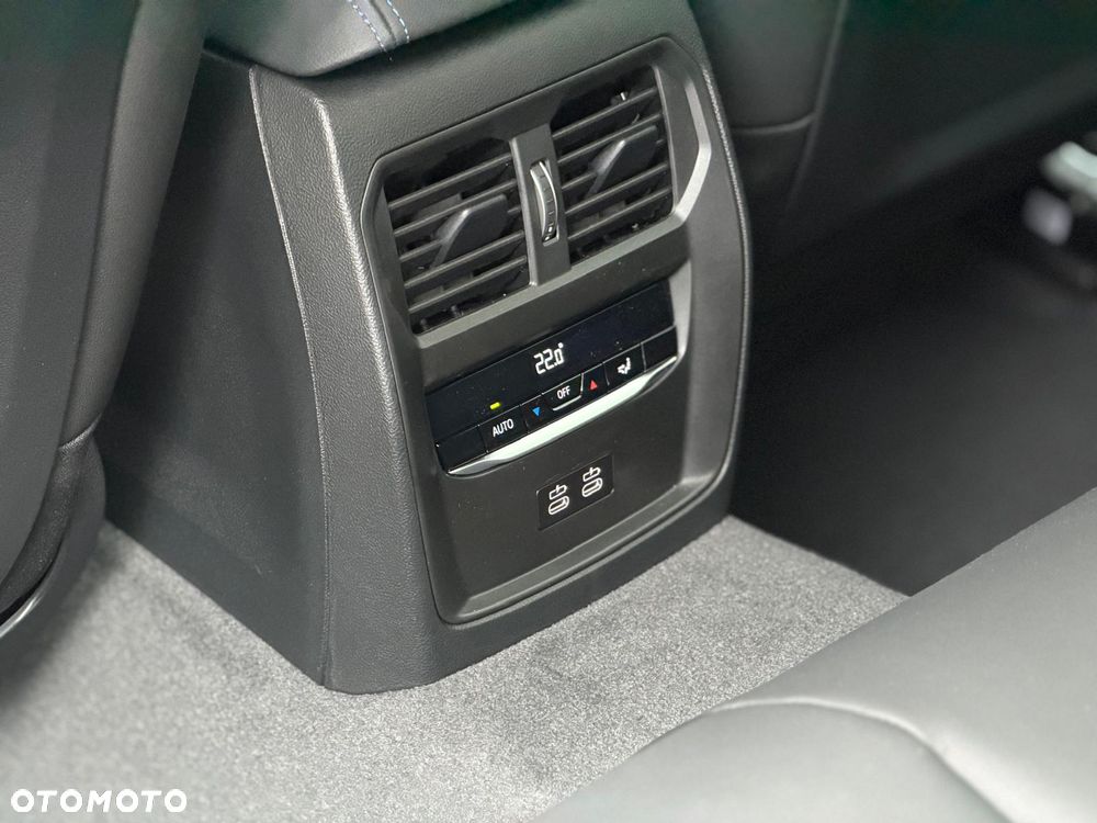 BMW Seria 3 M340i xDrive mHEV sport - 32