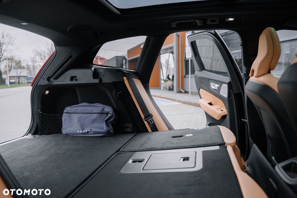 Volvo XC 60 T8 Plug-In Hybrid AWD Ultimate Dark - 11
