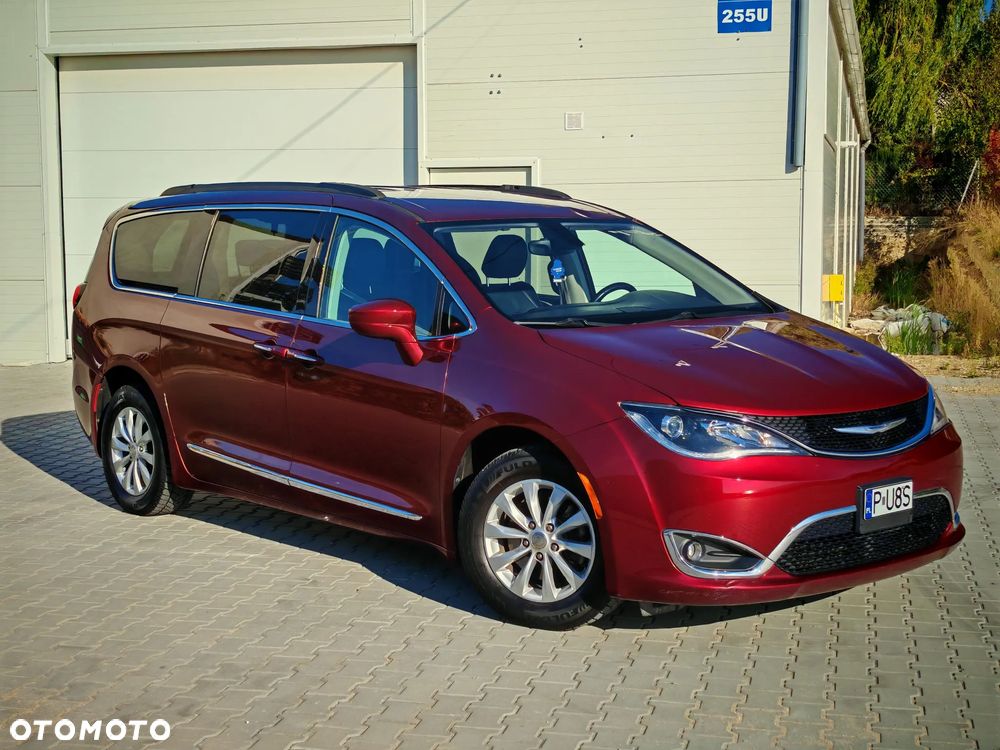 Chrysler Pacifica - 5