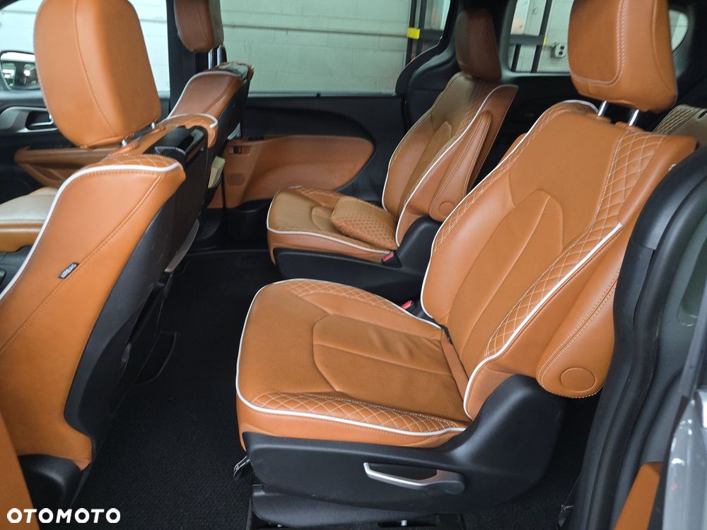 Chrysler Pacifica - 11