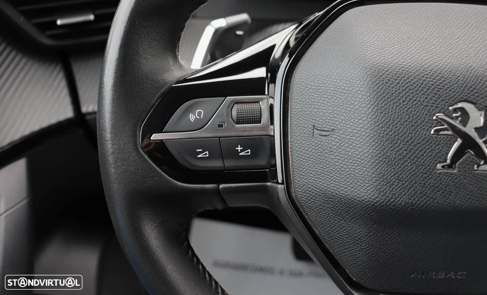 Peugeot 2008 1.2 PureTech Allure EAT8 - 23