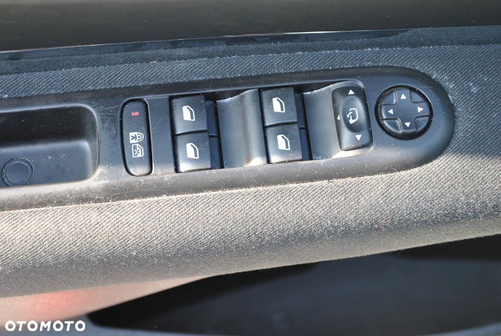 Peugeot 5008 2.0 HDi Allure 7os - 19