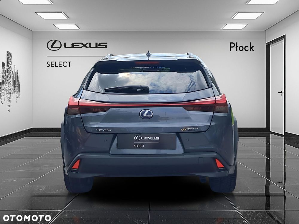 Lexus UX - 4