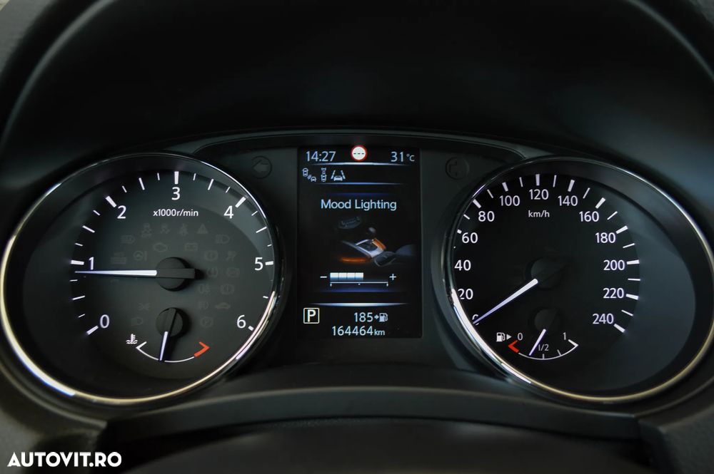 Nissan Qashqai 1.6 DCI Xtronic TEKNA - 24