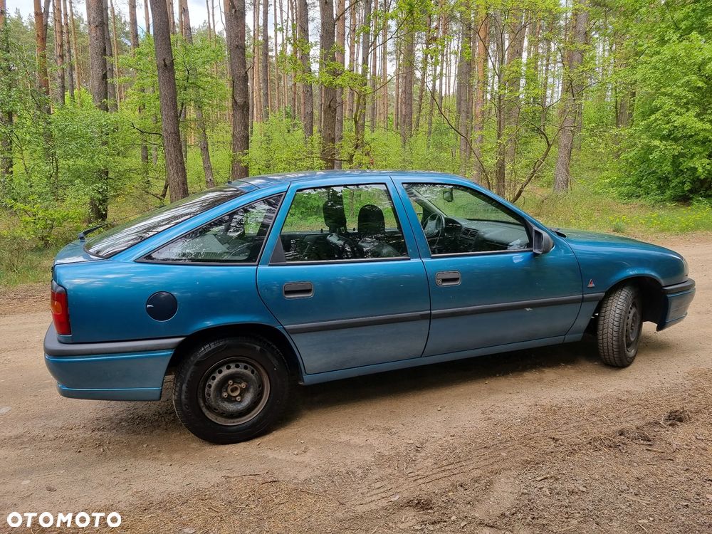 Opel Vectra 1.6 GL - 29