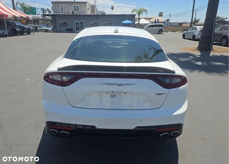 Kia Stinger - 6