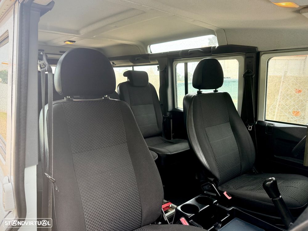 Land Rover Defender - 8