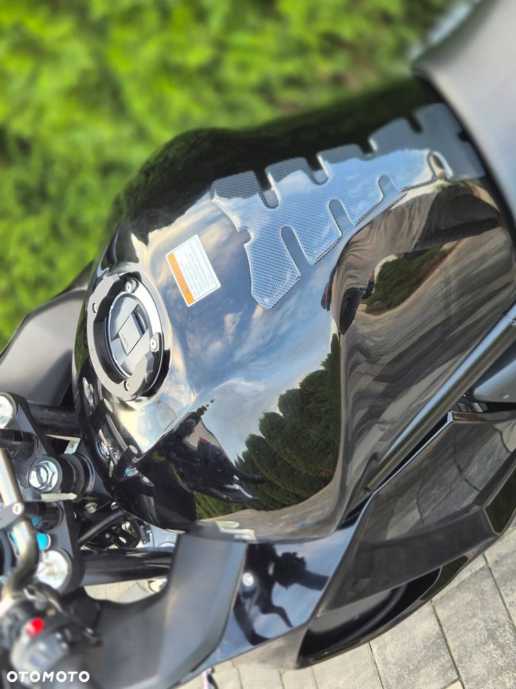 Suzuki GSX - 20