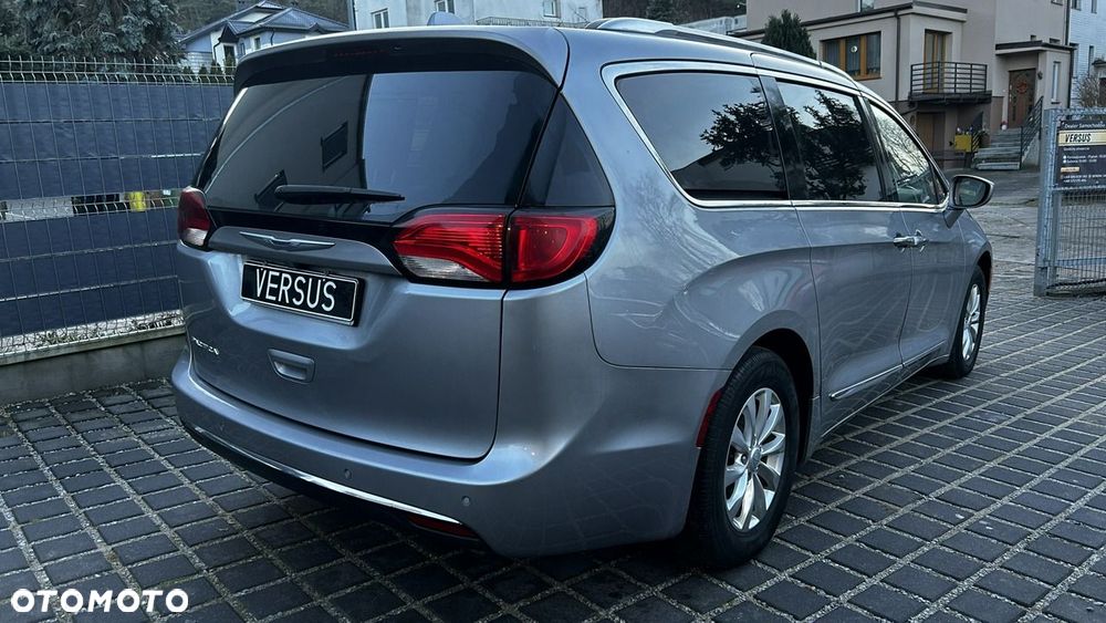 Chrysler Pacifica - 5