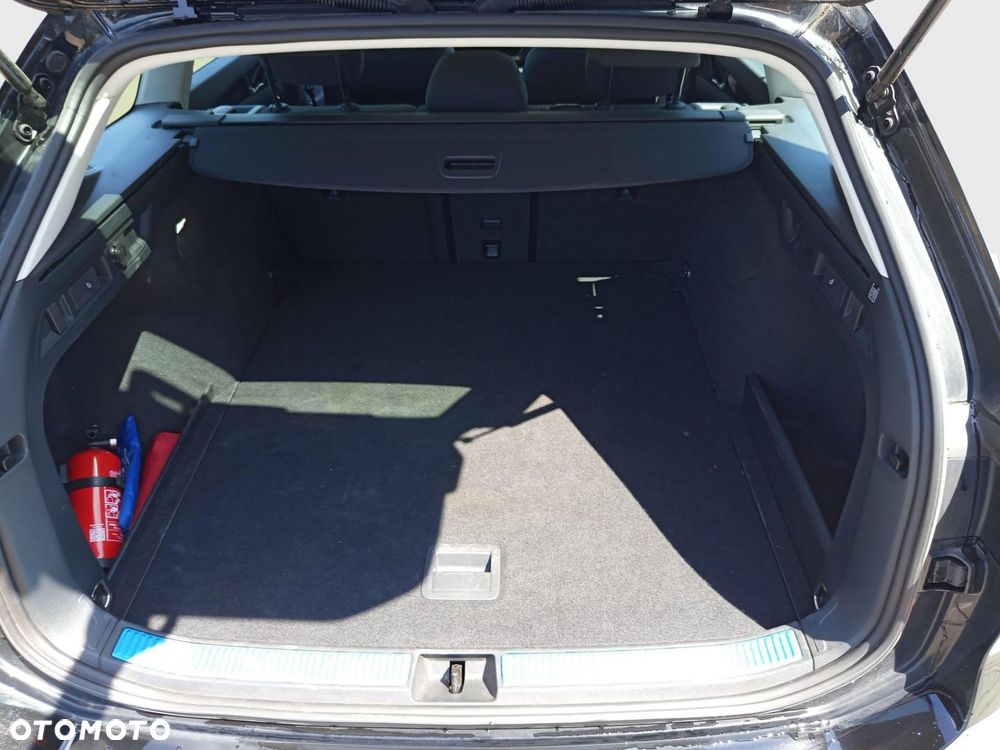Volkswagen Passat - 13