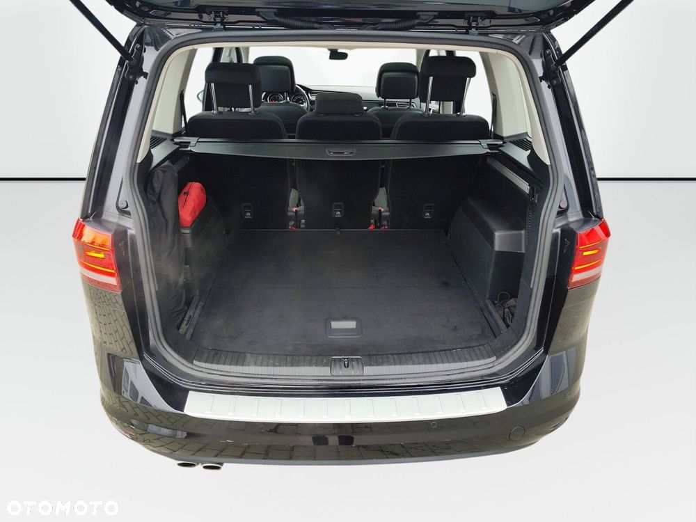 Volkswagen Touran - 17