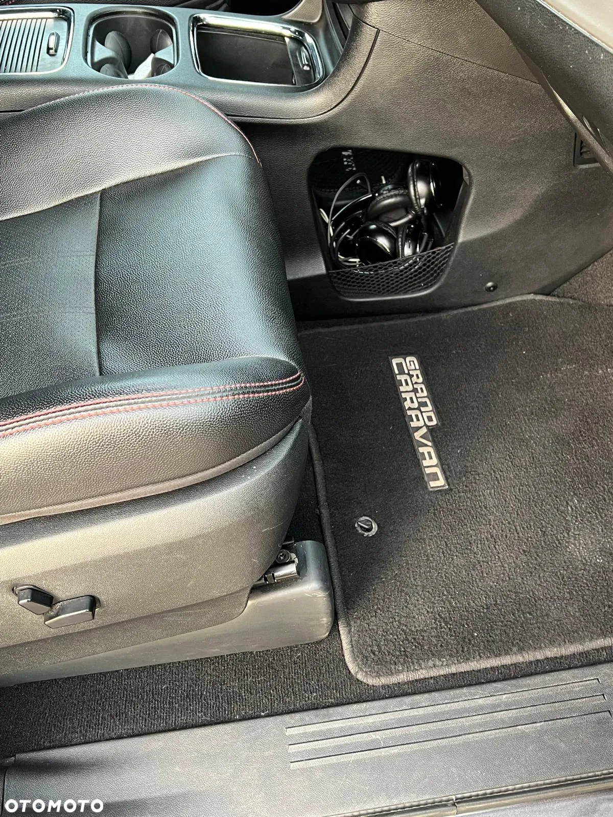 Dodge Grand Caravan - 8