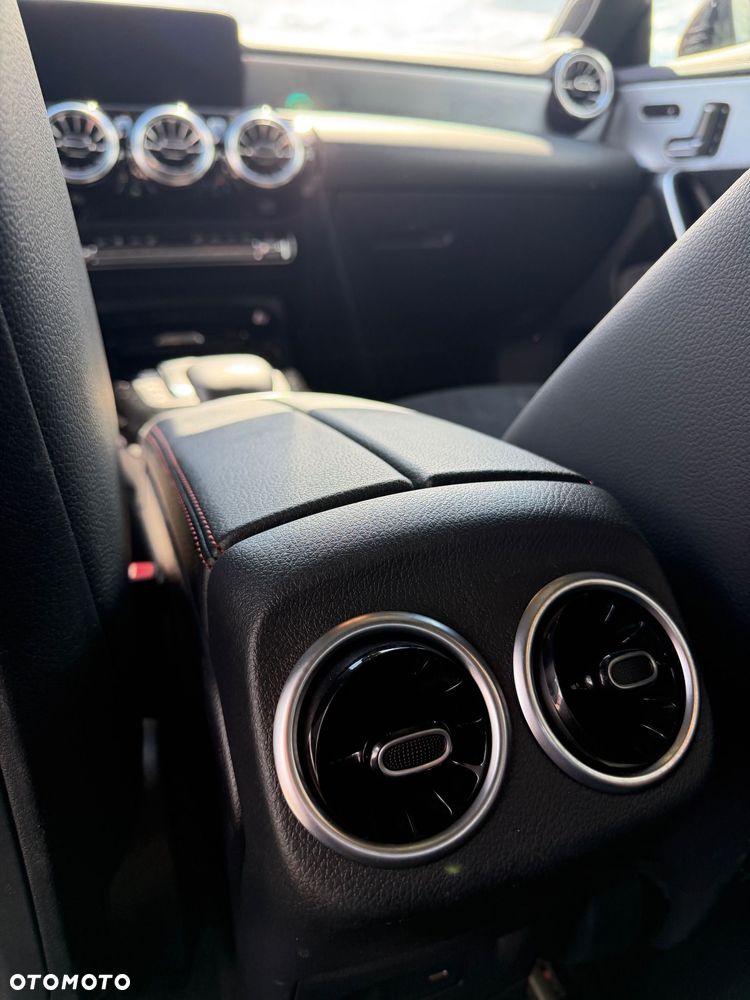 Mercedes-Benz CLA - 23