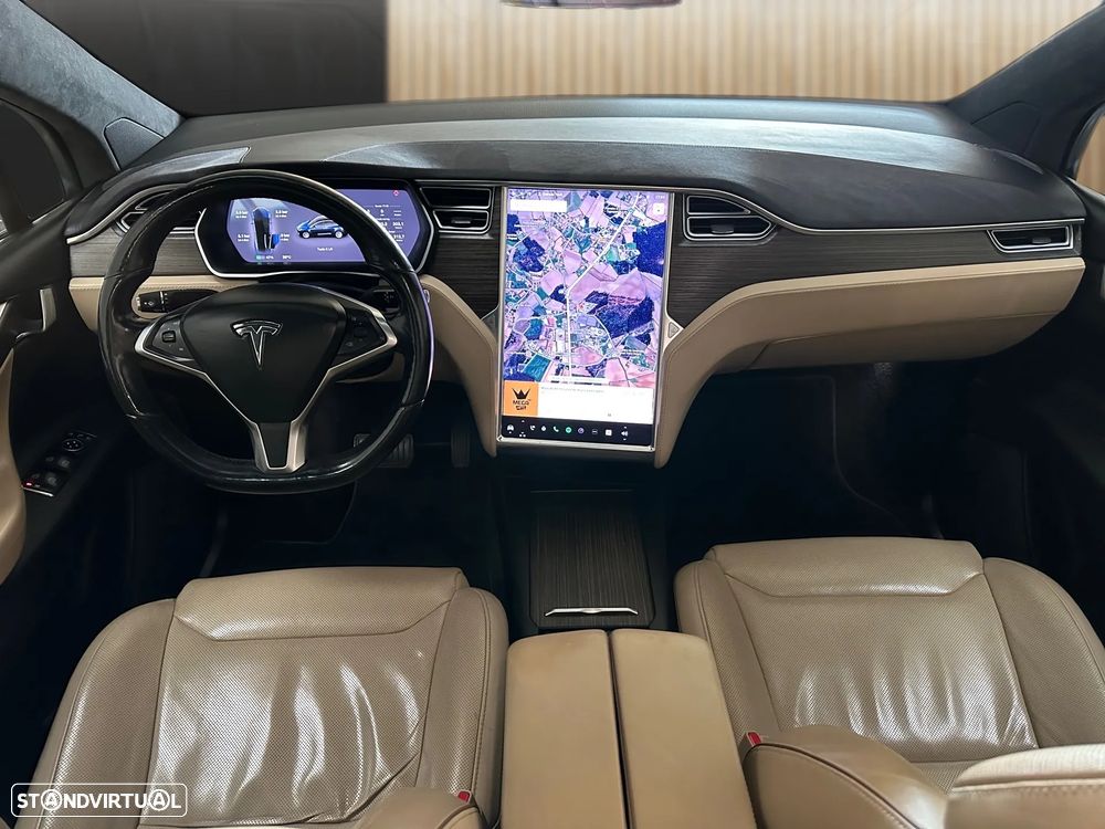 Tesla Model X 90D - 9