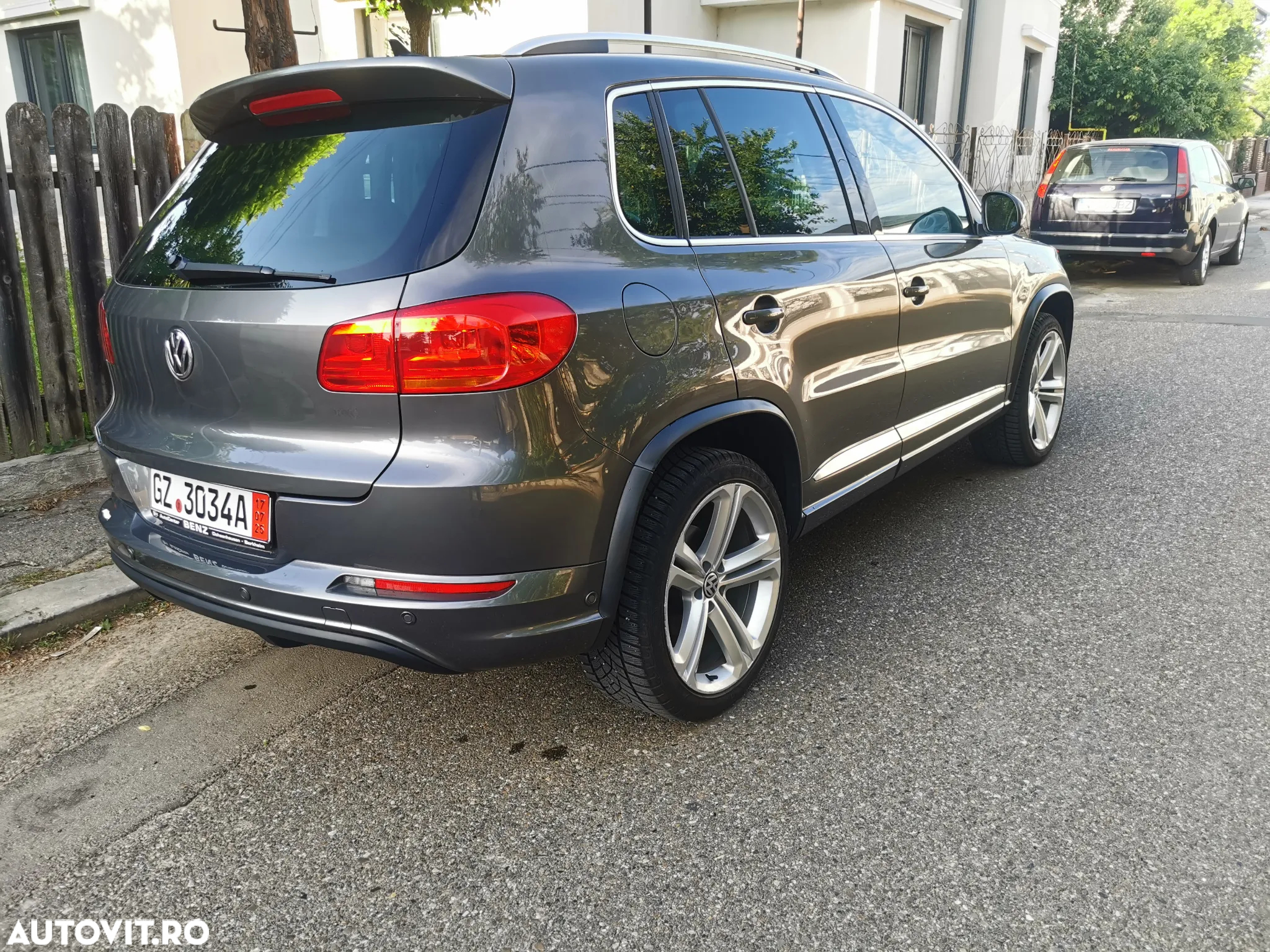 Volkswagen Tiguan - 3