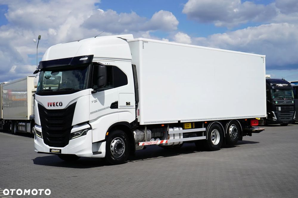 Iveco / S-WAY / 420 / E 6 / KONTENER + WINDA / 20 PALET / RETARDER / OŚ SKRĘTNA / ROLETA - 1