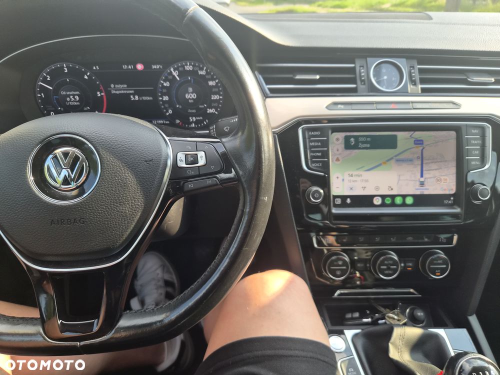Volkswagen Passat 2.0 TDI SCR Highline - 13