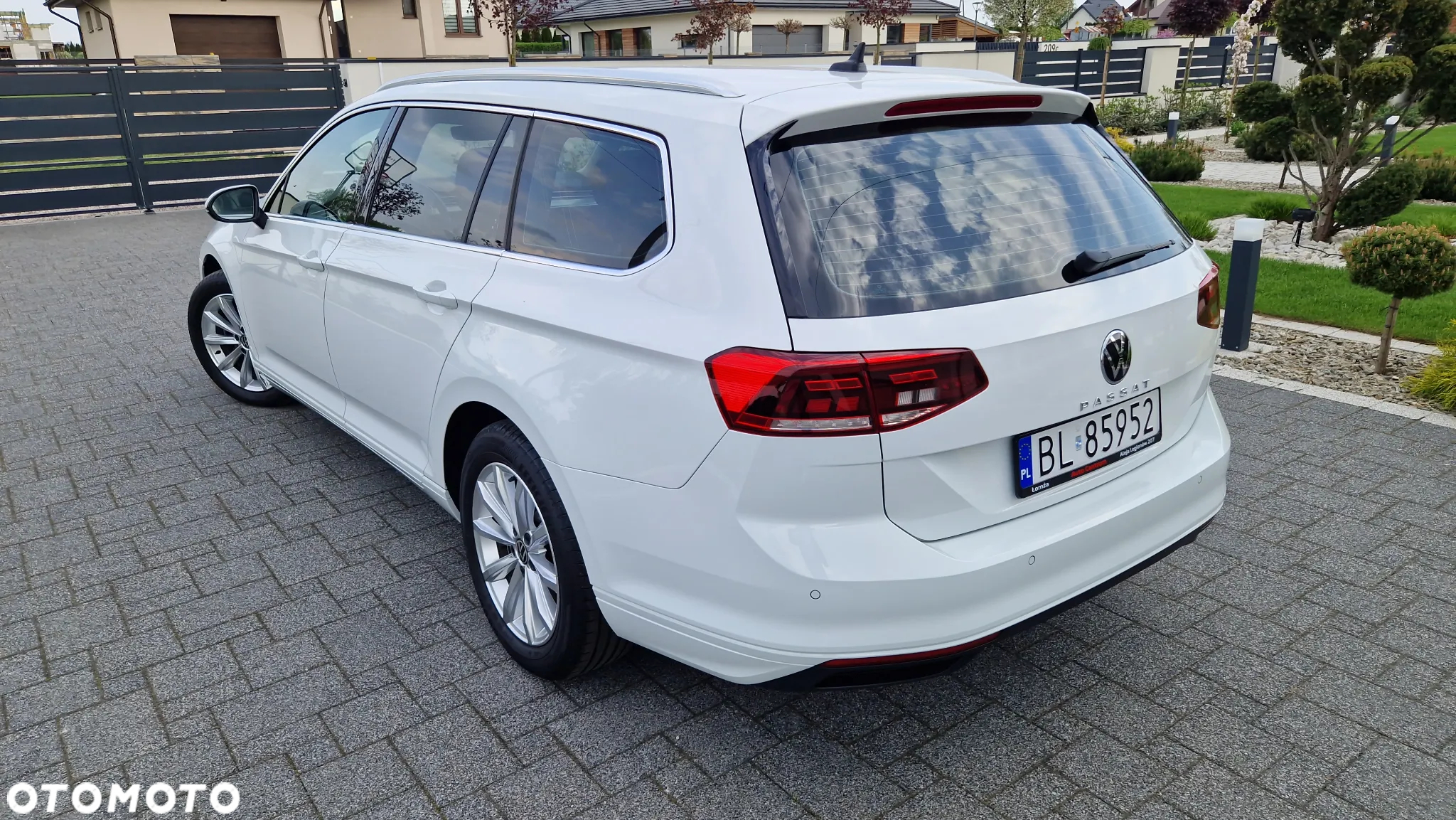 Volkswagen Passat Variant 2.0 TDI SCR DSG Business - 4