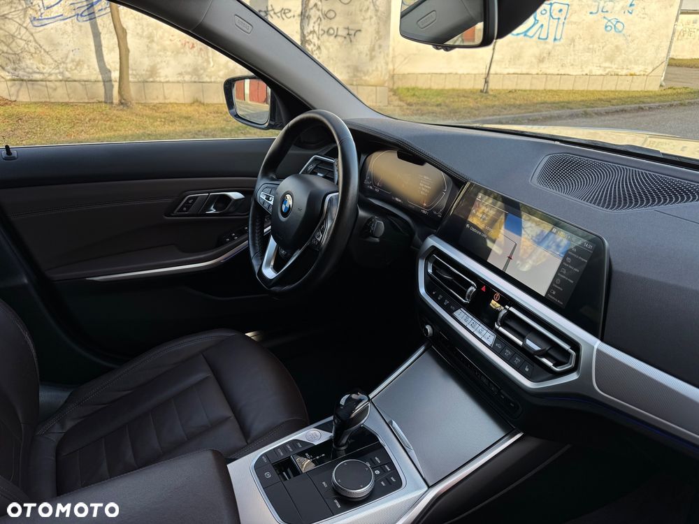 BMW Seria 3 320d Luxury Line - 9