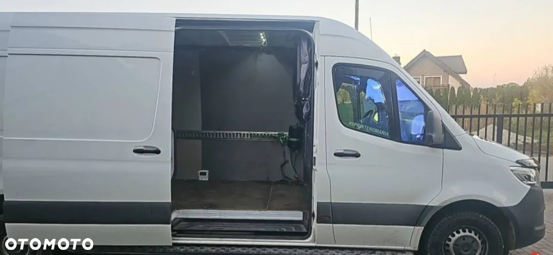 Mercedes-Benz Sprinter 319 - 3