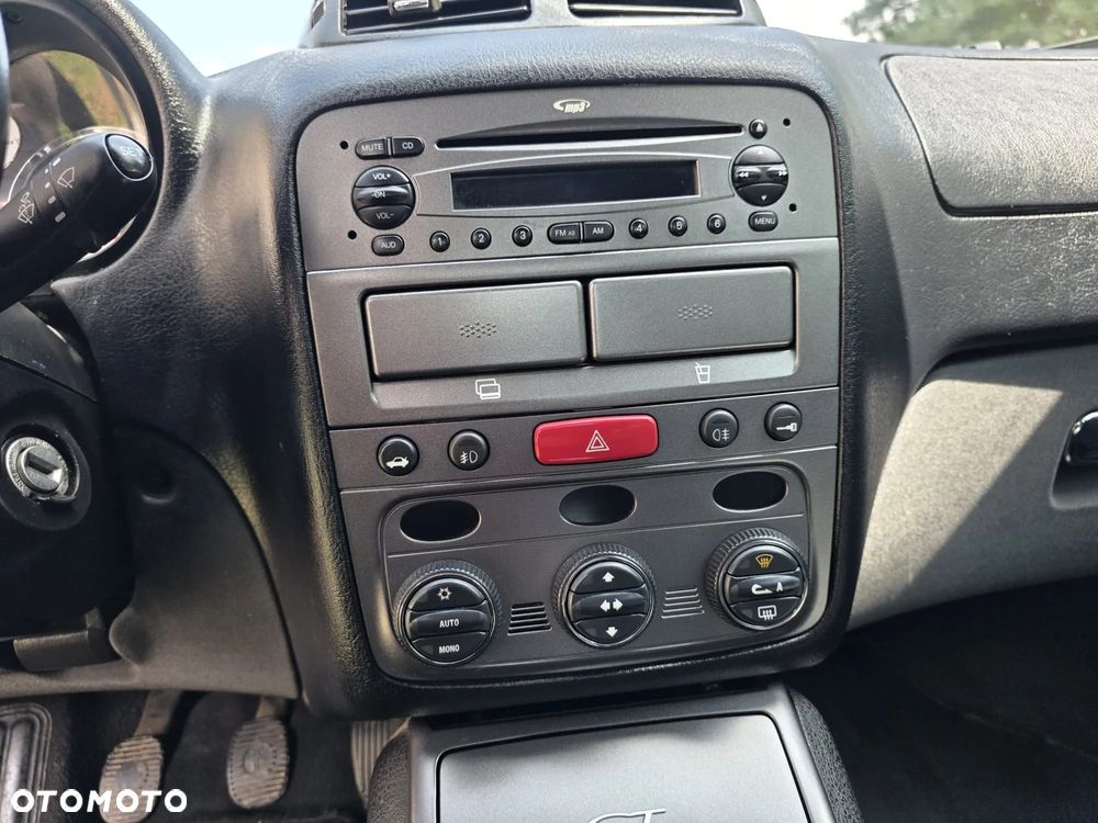 Alfa Romeo GT 1.9 JTD M-Jet Sportiva - 25