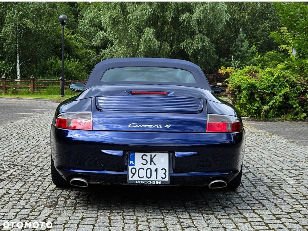 Porsche 911 Carrera 4 - 5