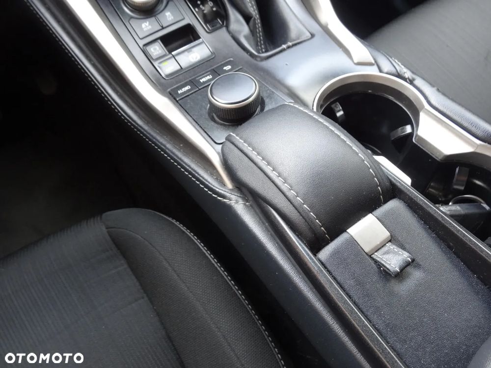 Lexus NX 300h Elite AWD - 31
